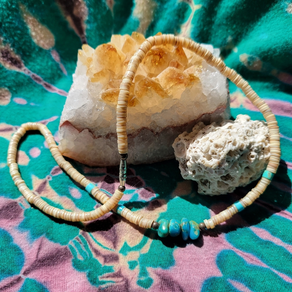 Vintage 80's shell & turquoise choker necklace.